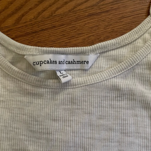 Cupcakes and cashmere tanktop - Picture 2 of 3